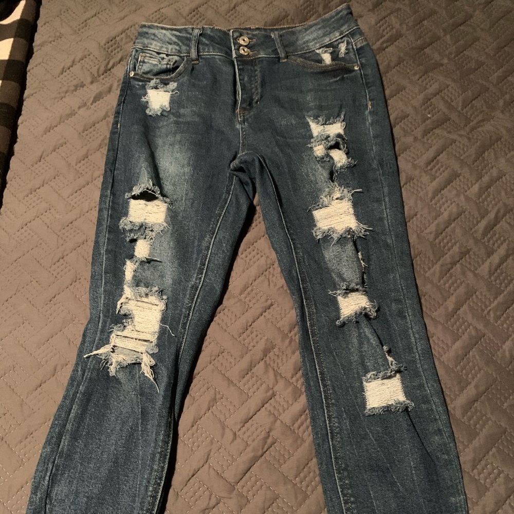 Destructed skinny jeans sz 9, from Rue 21